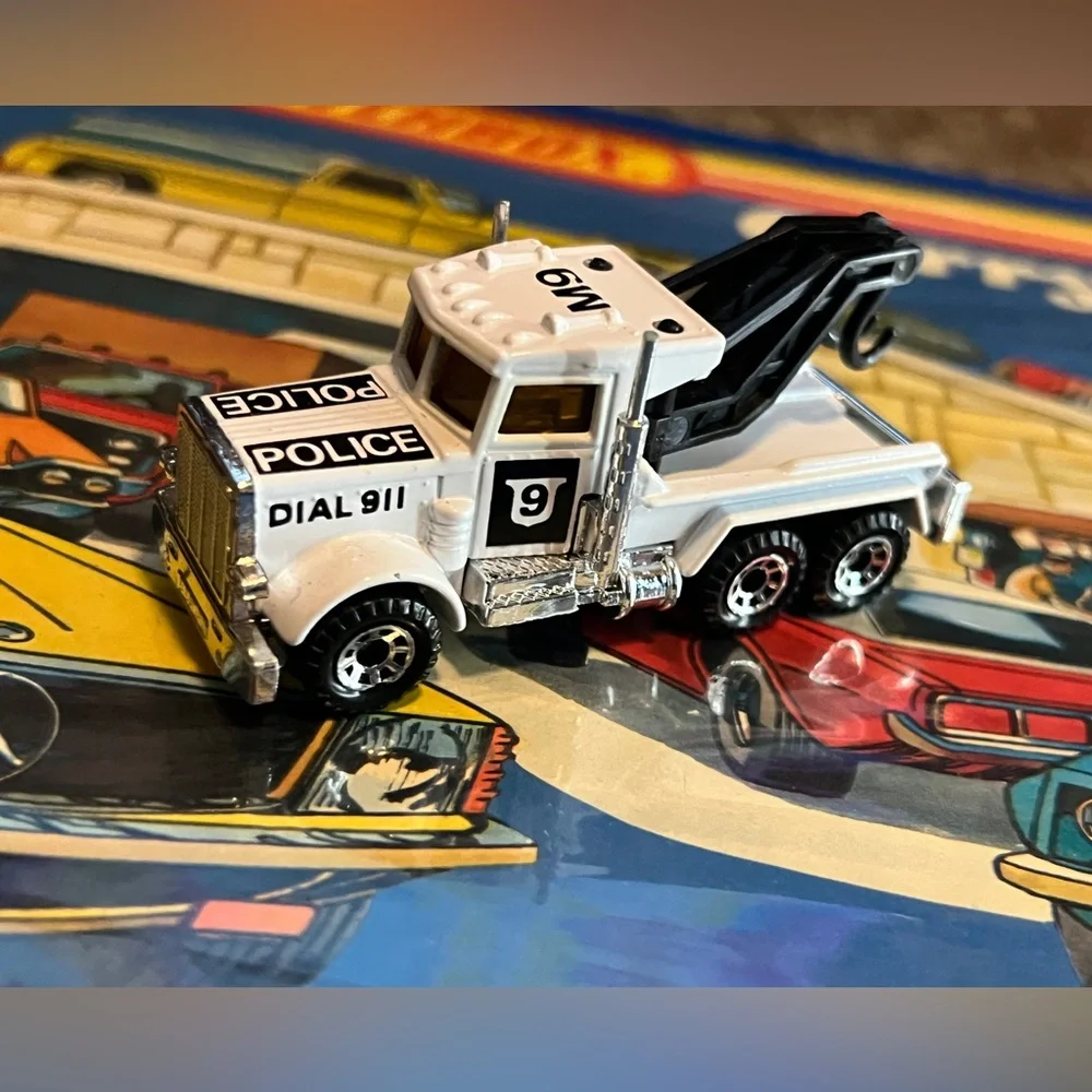 Vintage Matchbox 1981 Peterbilt Police Tow Truck I-80 Yellow Window Variant